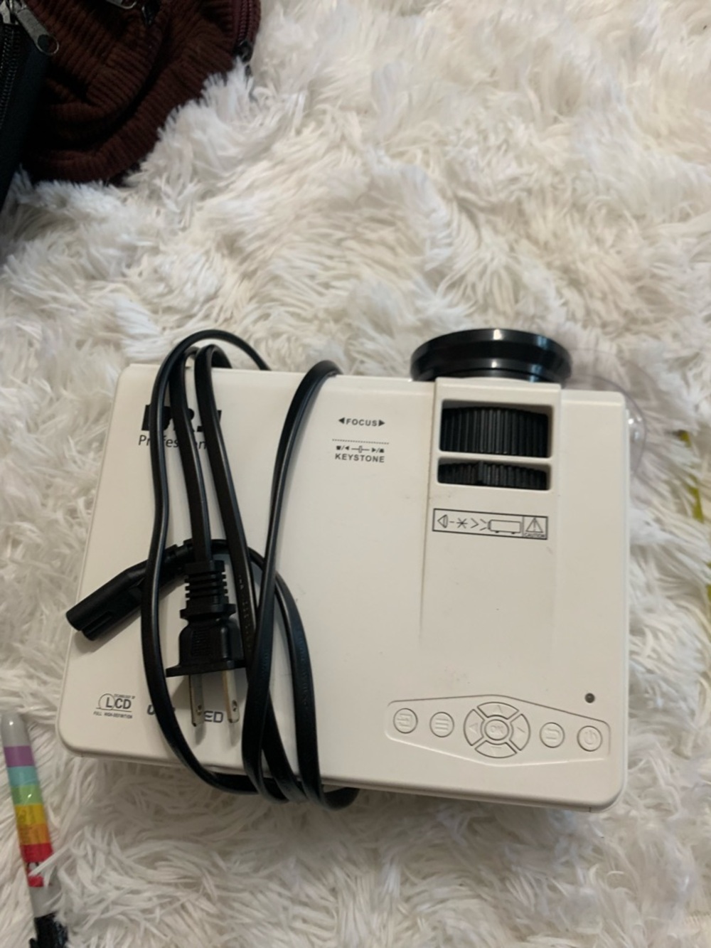 White Portable Projector - Picture 12 of 16